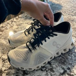 On cloud x3 running shoes - AMAZING CONDITION